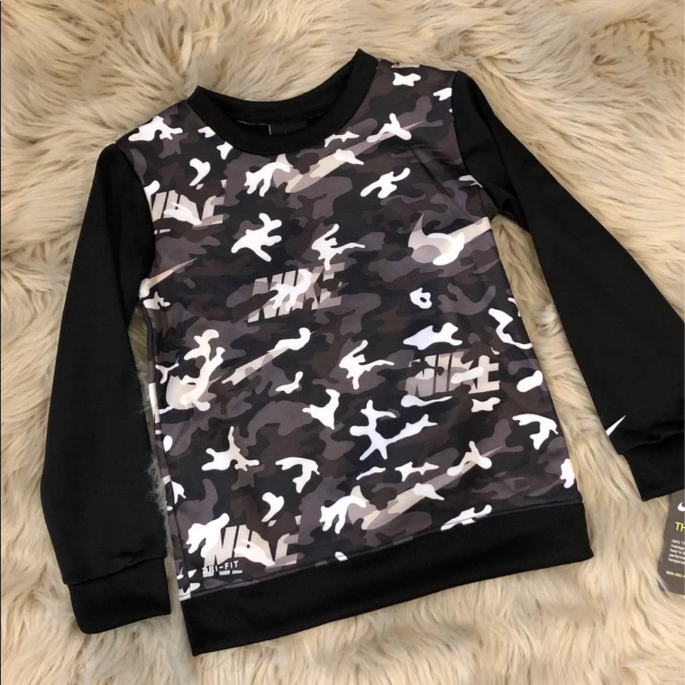 NWT NIKE BOYS THERMA SWEATER